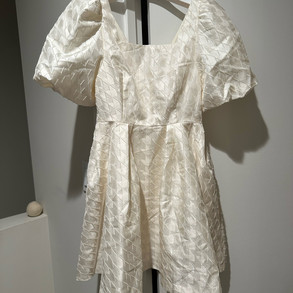 Elegant Reversible Puff Sleeve Bow Dress - Cream Textured Satin - Picture 6 of 7